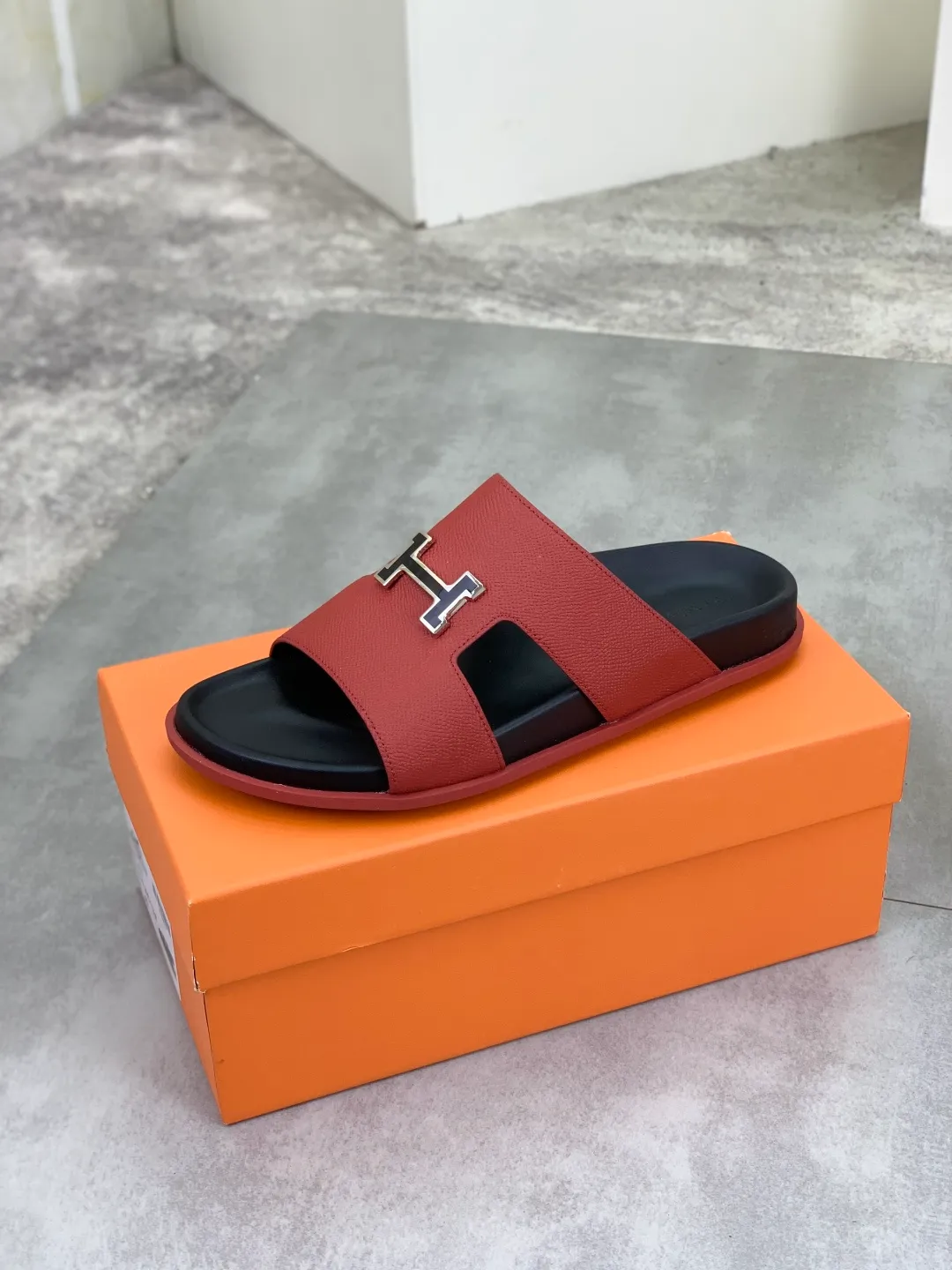 Men's shoes 💰P440 New [HERMES] high-end quality new Hermès slippers, made of imported calfskin, wear-resistant and non-slip rubber outsole. Fashionable and elegant code number: 39-44 (38 45 46 customized)